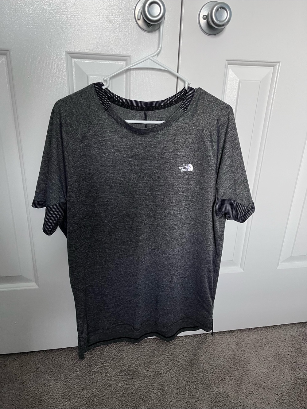 The North Face Men’s Large Gray Short sleeve flash dry xd shirt lightweight